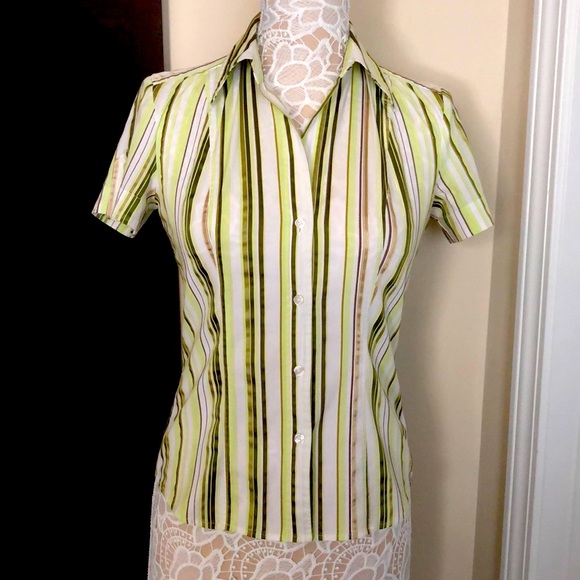 LIKE NEW Condition NEW YORK&company short sleeve button down shirt sizeXS multi - Picture 1 of 7